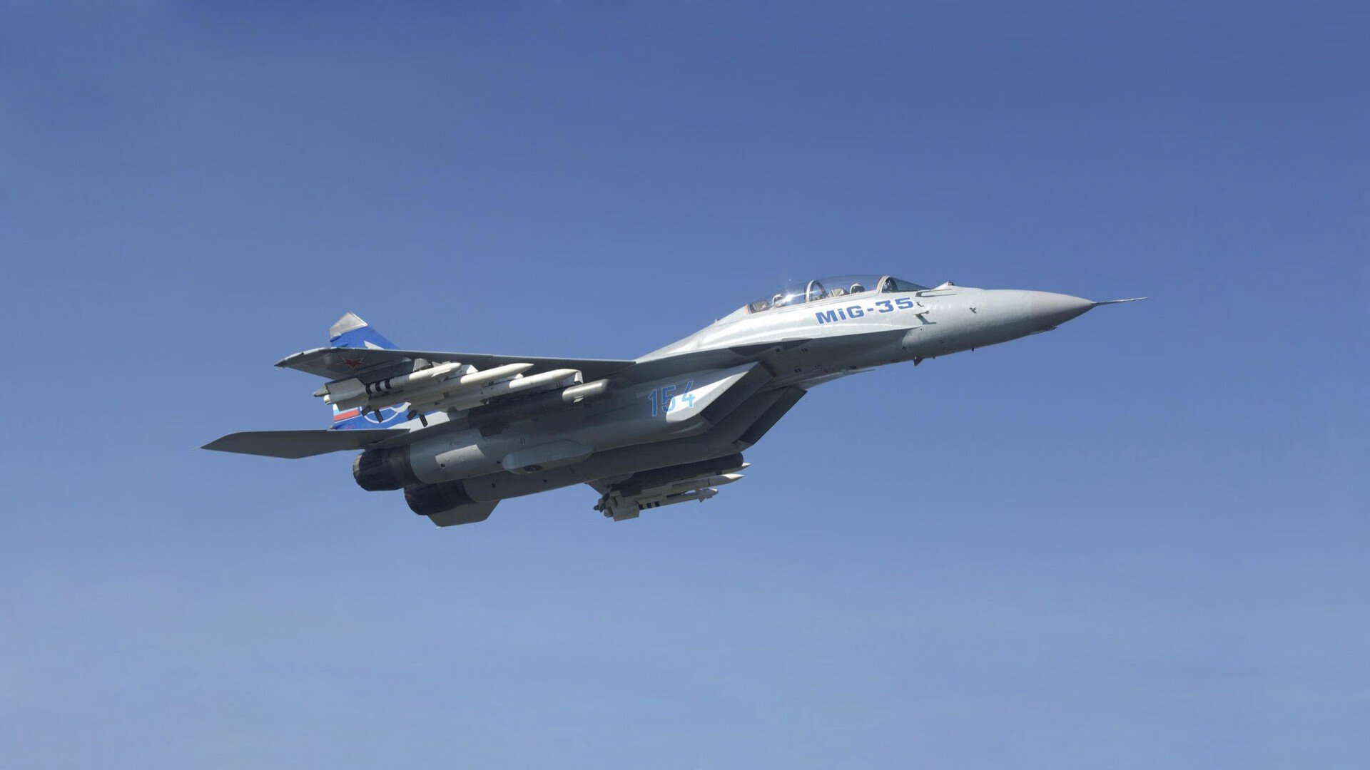 C罗身穿民族服饰亮相活动，c罗身穿民族服饰亮相活动视频