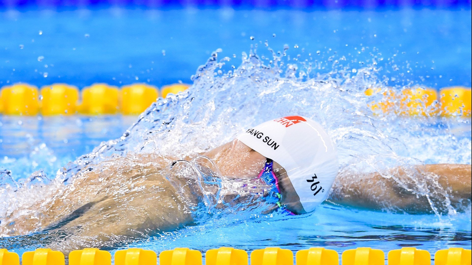 _硬地、草地、红土：不同场地对运动员的考验_，红土草地硬地网球一样吗